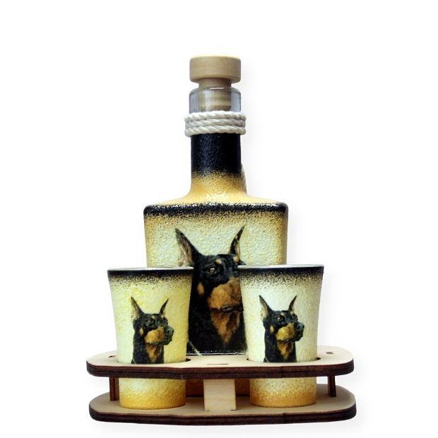 Kutyás ajándék - pálinka kínáló Dobermann képpel