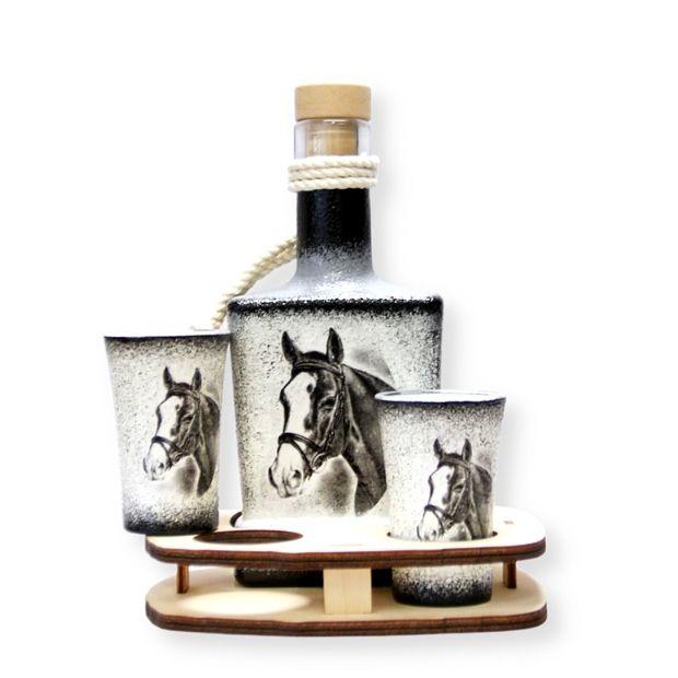 Pálinka kínáló a lovak  szerelmeseinek