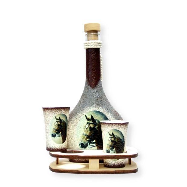 Lovasoknak egyedi ajándék - pálinka kínáló