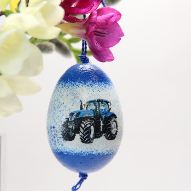 Húsvéti tojás - New Holland traktor logóval