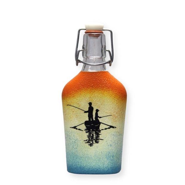 Horgász motívummal díszített csatos pálinkás üveg - kézműves ajándék