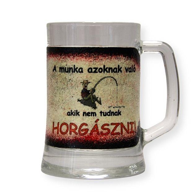Humoros horgász ábrával és szöveggel díszített sörös korsó - kézműves ajándék