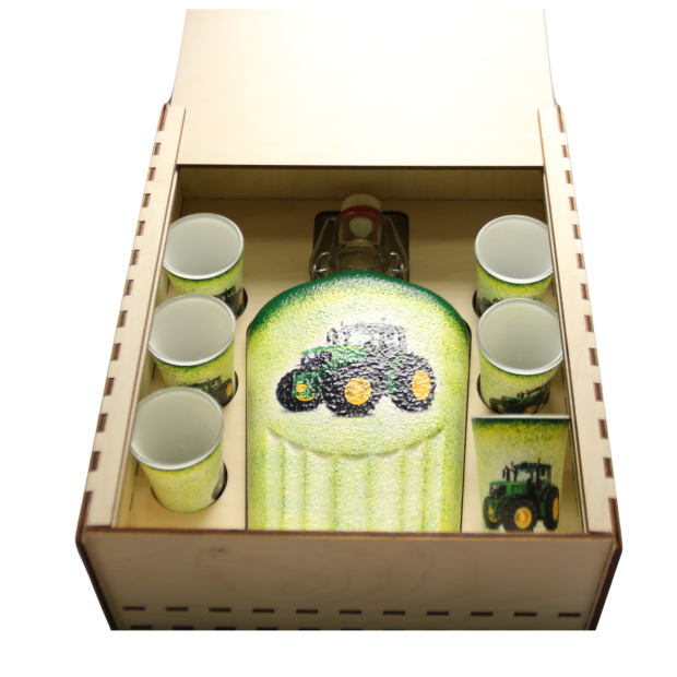 John Deere Traktor traktorral díszített pálinka kínáló elegáns dobozban