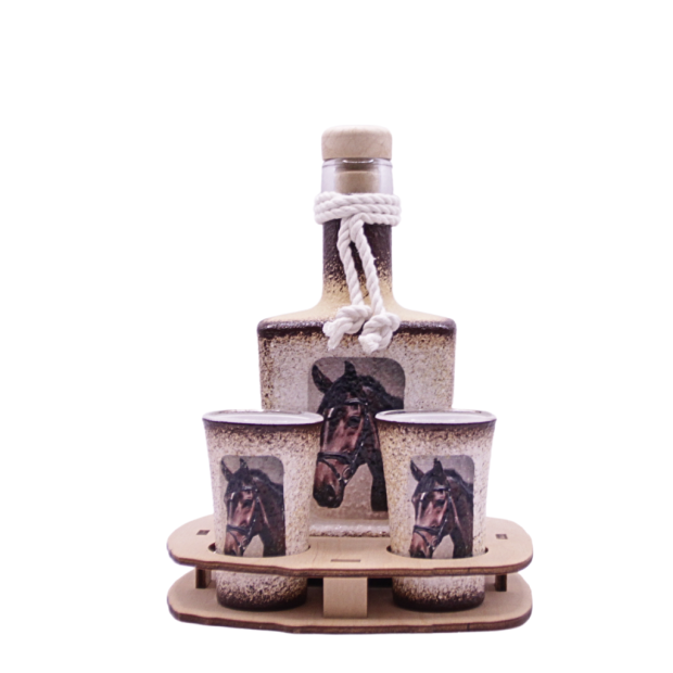 Pálinka kínáló ló motívummal  - egyedi ajándék